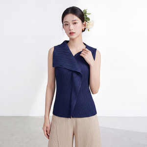 เสื้อยืดผู้หญิง Miyake ลำลอง ทรงหลวม ผ้าพับจีบแบบไม่สมมาตร คอวี แขนทรงปีกค้างคาว ผ้าโพลีเอสเตอร์ 100% - Product Image 3
