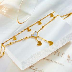 Tobillera de doble cadena con múltiples corazones, chapada en oro, de acero de titanio, con dijes de borla de concha, informal, que no se deslustra - Product Image 4
