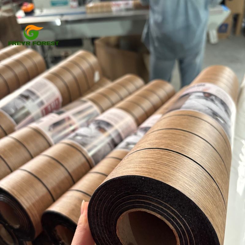 más colores de madera disponibles en el catálogo