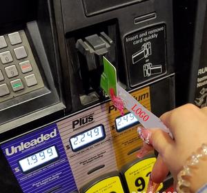 Logo personnalisé de bonne qualité atm carte grabber porte-clés clip ongles breloques matériau acrylique extracteur carte de crédit grabber pour ongles longs - Product Image 3