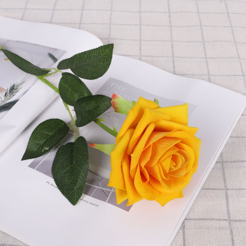 สีเหลือง