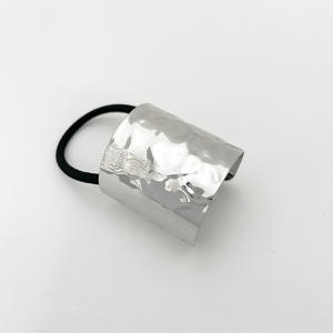 Mode Europe et amérique haut noir élastique métal <span class=keywords><strong>cheveux</strong></span> cordes alliage métal géométrique U forme attaché bande <span class=keywords><strong>de</strong></span> <span class=keywords><strong>cheveux</strong></span> queues <span class=keywords><strong>de</strong></span> <span class=keywords><strong>cheval</strong></span> pour les femmes - Product Image 5