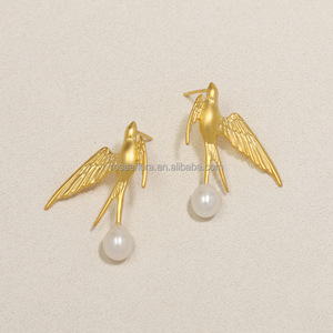 Orecchini Pendenti Rosaeflora "Among the Clouds" con Rondini in Volo, Argento Sterling 925 Autentico e Perle d'Acqua Dolce, Gioielli Raffinati - Product Image 4