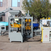 Machine de production de blocs entièrement automatique QT4-15 pour matériaux de construction en béton