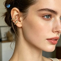 SUMMLY Pendientes Minimalistas Ondulados Irregulares de Acero Inoxidable con Oro de 18K, Sin Perforación, con Clip y Circonita, para Uso Diario