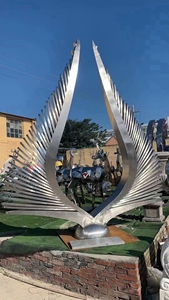Escultura contemporánea de acero inoxidable con acabado de espejo, personalizada para exteriores de edificios, diseño anticorrosión - Product Image 3