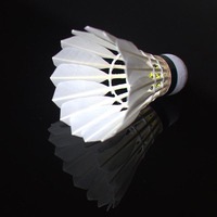 Volants de badminton T-4 haute stabilité - Plumes d'oie de classe B avec base en liège à 2 couches (OEM direct usine)