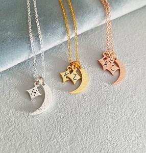 Collana iniziale con lettera personalizzata per la luna celeste e la collana di stelle per ragazze regalo per la festa della mamma - Product Image 1