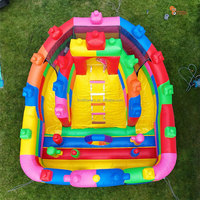 Château gonflable Fiveflowers coloré en forme de blocs de construction avec toboggan pour fêtes en extérieur