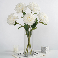 Direct van de fabriek: groothandel in kunstmatige chrysantenboeketten met 5 bloemen voor bruiloften, hotels en vaasdecoratie.