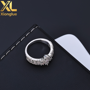 Bague de luxe ajourée motif croix et flocon de neige, plaquée laiton, sertie de pierres CZ étincelantes, design taille diamant, bijoux fins - Product Image 4
