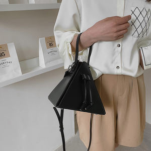 <span class=keywords><strong>2026</strong></span> 女设计师包 PU 三角单肩斜挎包 糖果图案风格时尚女士包 - Product Image 4