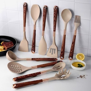 Lot de 11 ustensiles de pâtisserie en <span class=keywords><strong>silicone</strong></span> durable à motif bois, antiadhésifs, anti-brûlure, avec manche plaqué or - Product Image 1