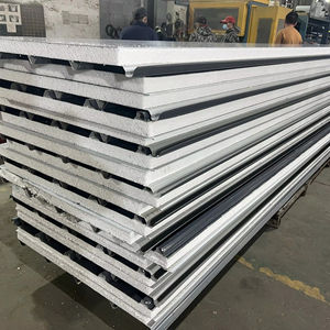 L'auvent extérieur en aluminium offre un abri durable pour les patios - Product Image 1