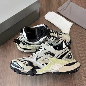Chaussures de sport tendance style américain, chaussures décontractées style basketball, chaussures de marche au design luxueux et à la mode - Product Image 1
