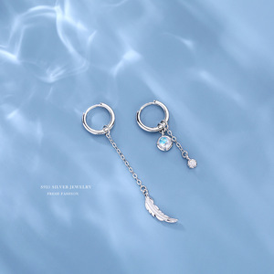Pendientes <span class=keywords><strong>de</strong></span> <span class=keywords><strong>Plata</strong></span> <span class=keywords><strong>de</strong></span> Ley S925 con Diseño Asimétrico <span class=keywords><strong>de</strong></span> Pluma para Mujer, Estilo Largo <span class=keywords><strong>de</strong></span> Moda, Borla Fina y Aro - Product Image 1
