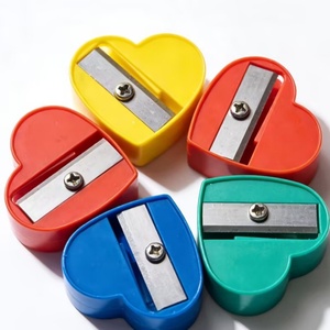 Sacapuntas Divertido con Forma de Corazón, Sacapuntas de Plástico Manual para Adultos, Estudiantes, Escuela, Clase, Hogar y Oficina - Product Image 3