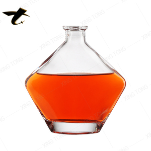 Nouvelle conception en promotion : Bouteille de vin plate vide en verre flint 500 ml pour Vodka, Brandy, Rhum, Tequila avec bouchon en liège et sérigraphie - Product Image 2