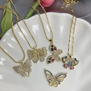 Collier chaîne avec pendentif papillon plaqué or délicat, collier CZ, pendentif en forme de papillon coloré, collier de mode, bijoux - Product Image 2