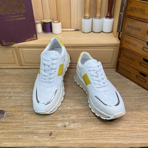 Zapatillas de Lujo para Hombre 100% Piel de Cocodrilo - Suela Gruesa con Amortiguación de Aire, Forro de Piel de Becerro, Zapatos Cómodos para Uso Diario y Viajes - Product Image 1