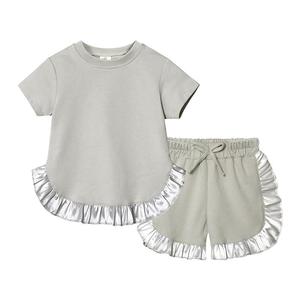 Collezione Estiva: Completo Due Pezzi per Bambina con Top Floreale a Maniche Corte in Pizzo e Pantaloncini - Nuova Edizione Estera - Product Image 3