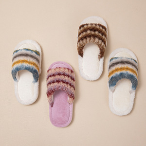 Pantoufles en coton rayées et colorées pour femmes, pantoufles en fourrure avec un design confortable, pour l'exportation - Product Image 1