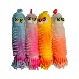Jouet lumineux en caoutchouc souple TPR, bicolore, en forme de chenille de maïs, avec yeux convexes et fonction musicale, pour marché nocturne, tapis de puzzle pour tous les âges - Product Image 5