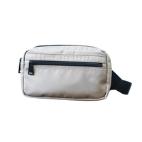 Pochette de téléphone portable unisexe en nylon imperméable personnalisée, sac banane carré, accessoires essentiels, sac banane avec logo sur la sangle, fermeture à glissière