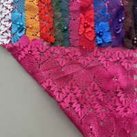 Tissu en dentelle ondulée perlée avec fleurs 3D, taille et couleur personnalisables pour robes de mariée