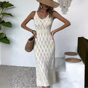 Vestido de tirantes de punto sexy con espalda descubierta y diseño hueco transparente de color liso para mujer, ideal para vacaciones, nueva colección primavera-verano. - Product Image 4