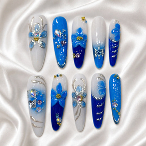 <span class=keywords><strong>Ongles</strong></span> ovales faits main avec pointes bleues, base blanche, fleurs <span class=keywords><strong>en</strong></span> relief et strass, 10 pièces - Product Image 1