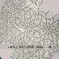 Mosaïque de carreaux en forme d'hexagone en nacre incrustée, mosaïque de carreaux en marbre blanc mélangé à du bleu pour la décoration murale et de sol de la maison