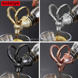 Versatori per Liquori a Forma di Animali Personalizzati a Prezzo di Fabbrica, Tappo per Vino in Metallo a Forma di Testa di Cervo - Product Image 4