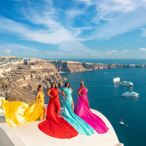Tenues de séance photo Santorini Flying Dress pour femmes, avec une robe fluide en satin vert lime vibrant sans bretelles - Product Image 1