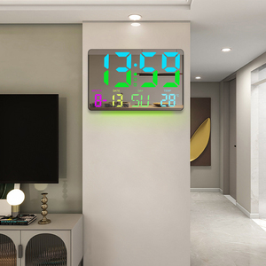 Grande <span class=keywords><strong>horloge</strong></span> <span class=keywords><strong>murale</strong></span> électrique à affichage LED RGB coloré avec veilleuse et chargement Type-C <span class=keywords><strong>pour</strong></span> chambre et salon - Product Image 6
