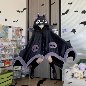 Couverture en polaire en polyester tissé doux, sweat à capuche, imprimé de dessin animé contemporain, cape portable pour Halloween, cosplay, noir - Product Image 5