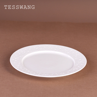 Assiettes en céramique blanches en gros avec bord perlé et texture en relief, assiettes en porcelaine pour la restauration et la vaisselle d'hôtel