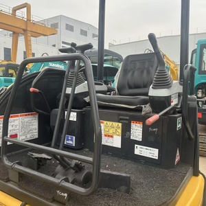 Mini-excavatrice Komatsu 20 d'occasion, moteur japonais d'origine, pour travaux de terrassement sur petits chantiers. - Product Image 3