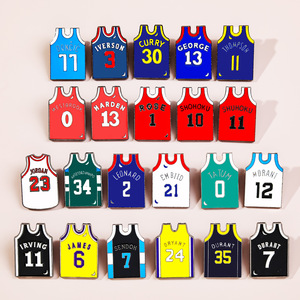Broche de <span class=keywords><strong>maillot</strong></span> de basket-ball de dessin animé mignon James <span class=keywords><strong>Jordan</strong></span> pour vêtements de sport accessoire de porte-Badge en alliage décoratif - Product Image 2