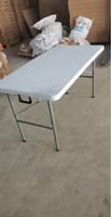 Table de fête portable de 4 pieds en gros Table en plastique HDPE blanche pour l'extérieur