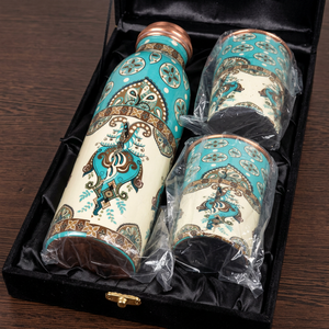 Juego de Regalo de Botella de Agua de Cobre con Estampado de Pavo Real Turquesa, Botella de Cobre de Arte Tribal con Dos Tazas a Juego, Artículos de Bebida de Diseño - Product Image 1