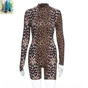 Großhandel individueller damen sexy Leopard-druck Jumpsuit Stehkragen stretch lange Ärmel kurze Hosen Klub-Jumpsuit