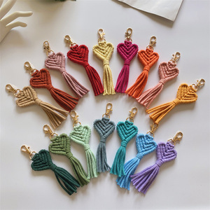 Vente en gros de <span class=keywords><strong>porte</strong></span>-clés en <span class=keywords><strong>macramé</strong></span> pour amoureux de la bohème <span class=keywords><strong>porte</strong></span>-clés en forme de cœur en coton avec pendentif en forme de cœur - Product Image 1