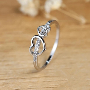Anello con Doppio Cuore in Zircone per Donne, Gioiello da Dito Elegante e alla Moda - Product Image 1