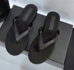 Chaussures de luxe pour hommes, tongs de plage, sandales plates de haute qualité pour hommes et femmes, chaussures décontractées tendance - Product Image 2