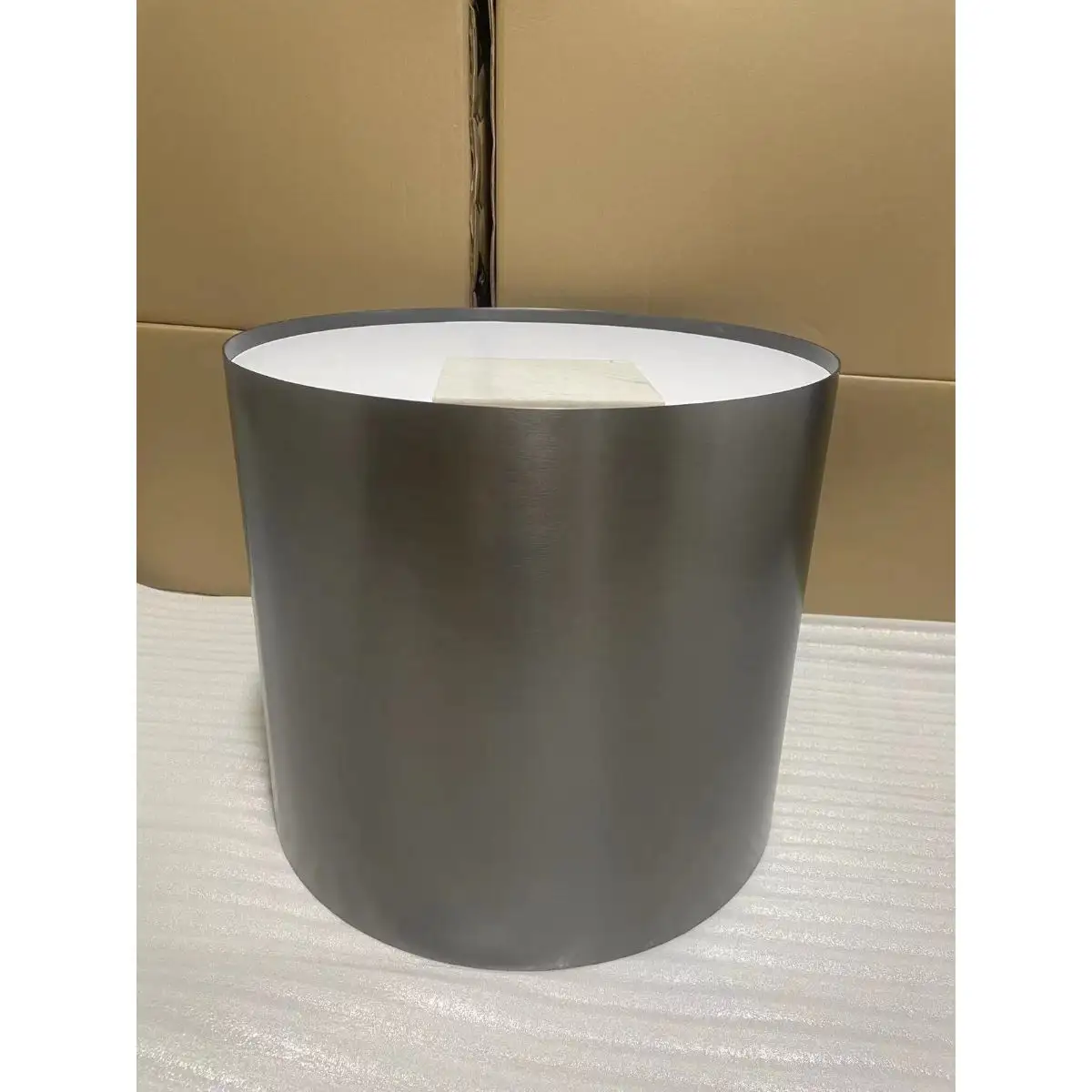 Karois — Table basse en acier inoxydable et marbre, Table de chevet moderne en acier inoxydable avec revêtement titane