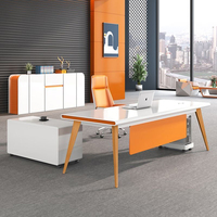 Conjunto Moderno y Personalizable de Escritorio y Silla Ergonómica Pintados para Oficinas en Casa, Ideal para Espacios de Trabajo Administrativos