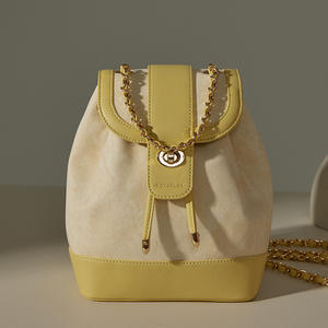 Женский винтажный рюкзак на цепочке - Product Image 3