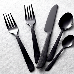 Ensemble de couverts en acier inoxydable noir martelé, finition miroir, pour les repas quotidiens, les cafés, les hôtels, les restaurants et la table moderne. - Product Image 1