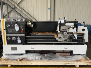 Torno horizontal manual CS6266, torno convencional de bancada con hueco para el eje, para trabajar metales con un gran diámetro del eje. - Product Image 1